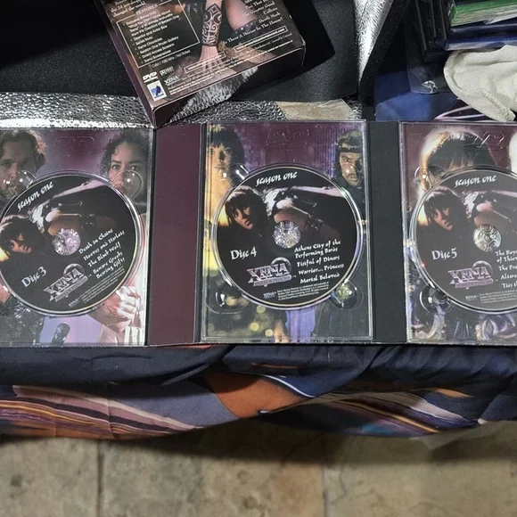 Xena: Warrior Princess – Seasons 1 & 2 DVD Box Set Bundle (Deluxe Collector’s